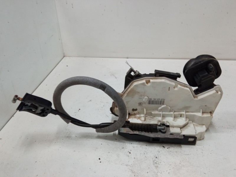 Recambio de cerradura puerta trasera izquierda para volkswagen golf vi (5k1) 1.2 tsi referencia OEM IAM 5K4839015M  