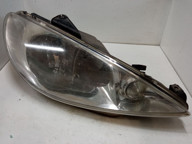 Recambio de faro derecho para peugeot 206 hatchback (2a/c) 2.0 hdi 90 referencia OEM IAM 9628666780  