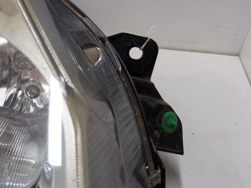 Recambio de faro derecho para renault clio iii (br0/1, cr0/1) 1.5 dci (br17, cr17) referencia OEM IAM   