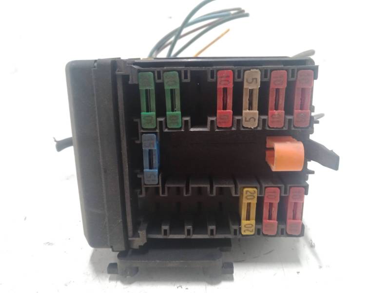 CAJA RELES / FUSIBLES 