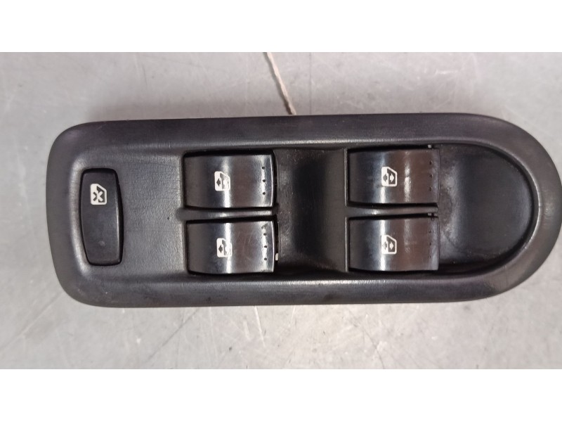 Recambio de mando elevalunas delantero izquierdo para renault scénic ii (jm0/1_) 1.5 dci (jm1e, jm16) referencia OEM IAM   