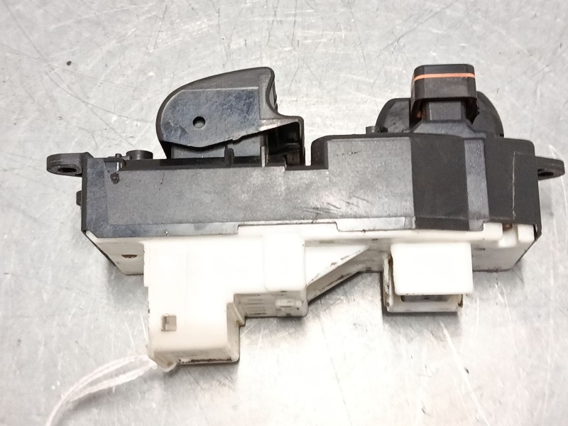 Recambio de mando elevalunas delantero izquierdo para toyota rav 4 ii (_a2_) 2.0 d 4wd (cla20_, cla21_) referencia OEM IAM   
