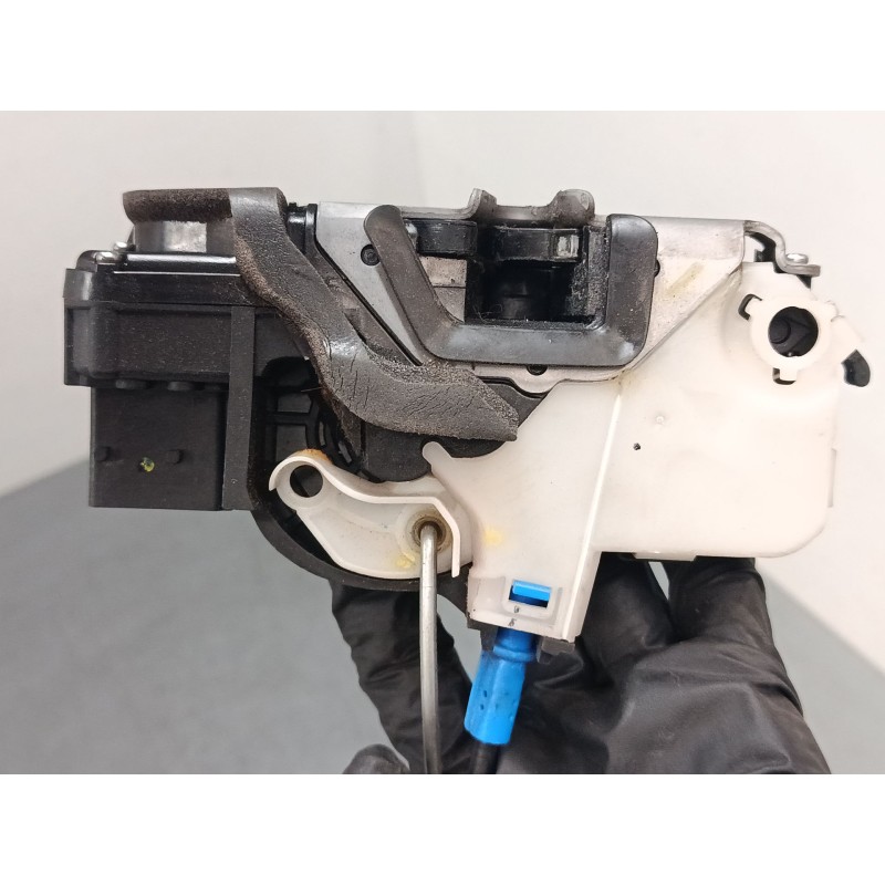 Recambio de cerradura puerta delantera derecha para opel astra j (p10) 1.7 cdti (68) referencia OEM IAM 3023880RH2  