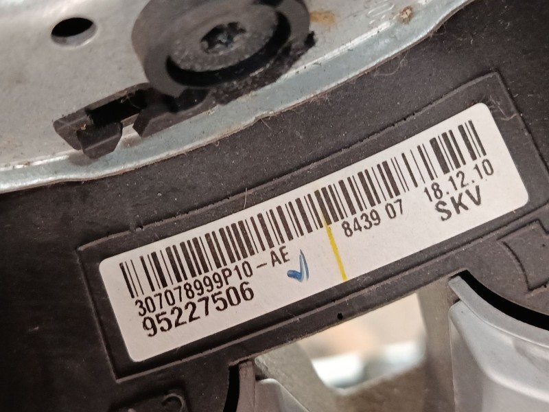 Recambio de volante multifincion para chevrolet orlando (j309) 2.0 d referencia OEM IAM 95227506  