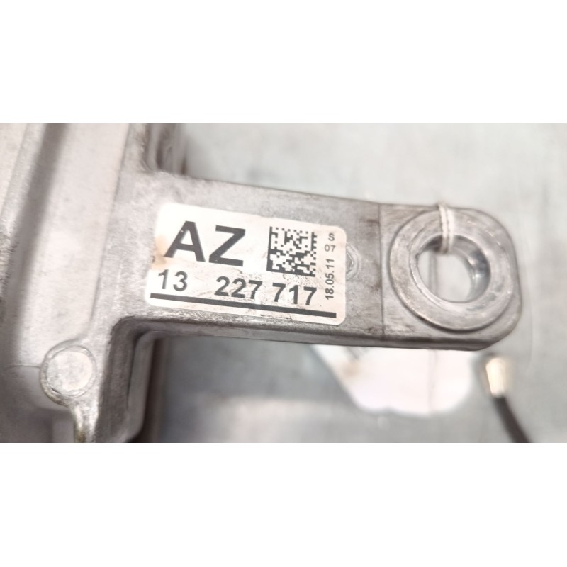 Recambio de soporte motor derecho para opel insignia a (g09) 2.0 cdti (68) referencia OEM IAM 13227717  