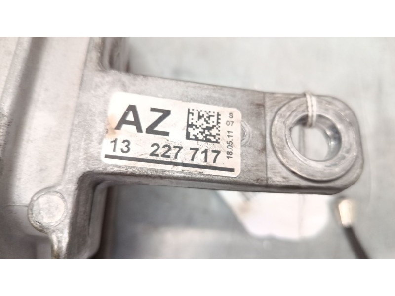 Recambio de soporte motor derecho para opel insignia a (g09) 2.0 cdti (68) referencia OEM IAM 13227717  
