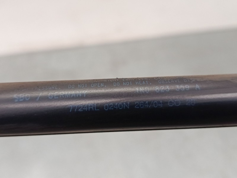 Recambio de amortiguadores capo para volkswagen golf v (1k1) 1.9 tdi referencia OEM IAM   