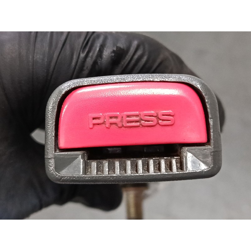 Recambio de anclaje cinturon delantero derecho para hyundai santa fé i (sm) 2.0 crdi 4x4 referencia OEM IAM   