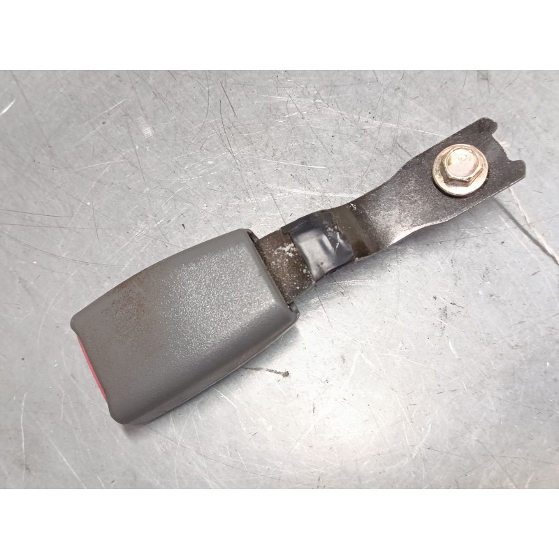Recambio de anclaje cinturon delantero izquierdo para hyundai santa fé i (sm) 2.0 crdi 4x4 referencia OEM IAM   