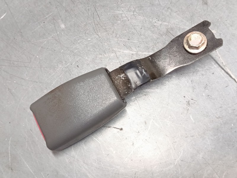 Recambio de anclaje cinturon delantero izquierdo para hyundai santa fé i (sm) 2.0 crdi 4x4 referencia OEM IAM   
