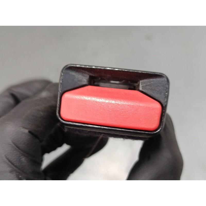 Recambio de anclaje cinturon delantero derecho para peugeot 208 i (ca_, cc_) 1.2 vti 82 referencia OEM IAM   