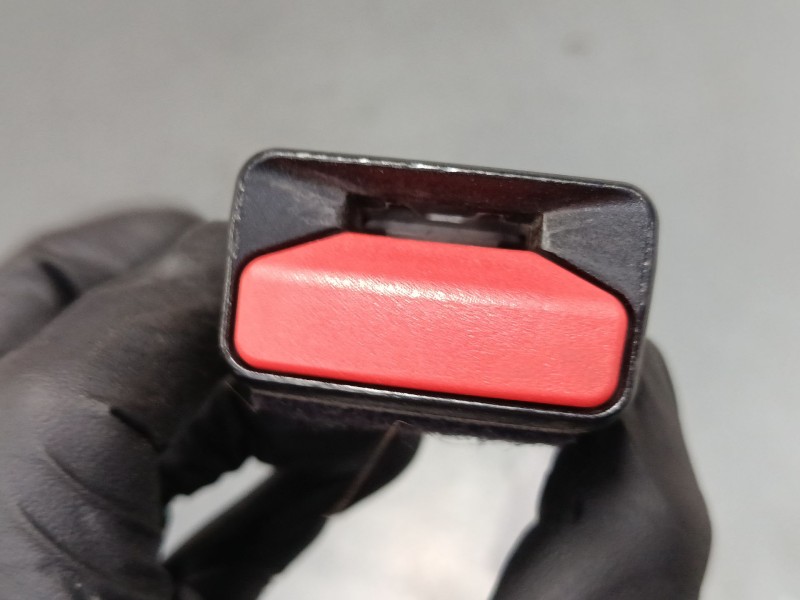 Recambio de anclaje cinturon delantero derecho para peugeot 208 i (ca_, cc_) 1.2 vti 82 referencia OEM IAM   