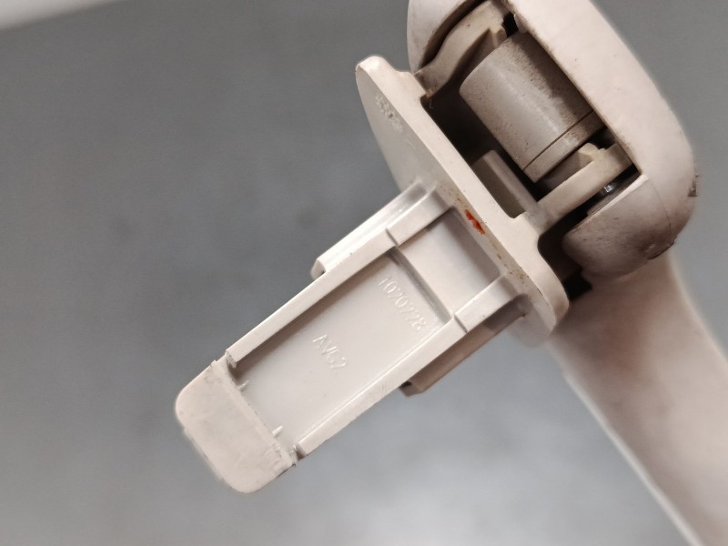 Recambio de asidero delantero izquierdo para peugeot 407 (6d_) 1.6 hdi 110 (6d9hzc, 6d9hyc) referencia OEM IAM   
