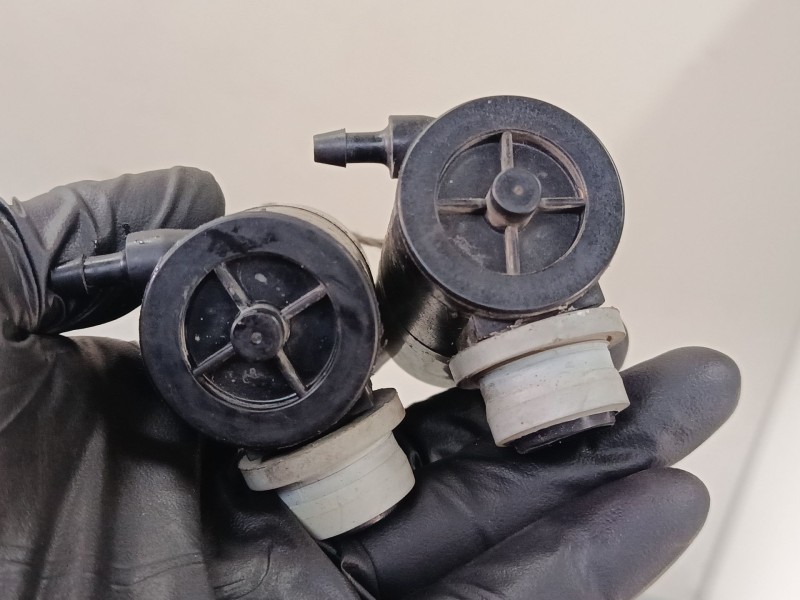 Recambio de bomba limpiaparabrisas para toyota auris (_e15_) 1.33 dual-vvti (nre150_) referencia OEM IAM   