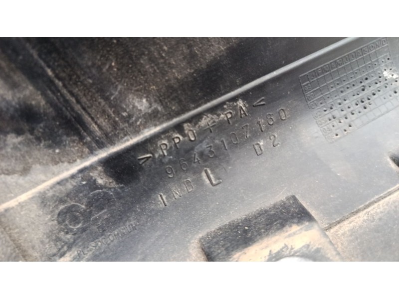 Recambio de aleta delantera derecha para peugeot 307 cc (3b) 2.0 16v referencia OEM IAM 9643107180  