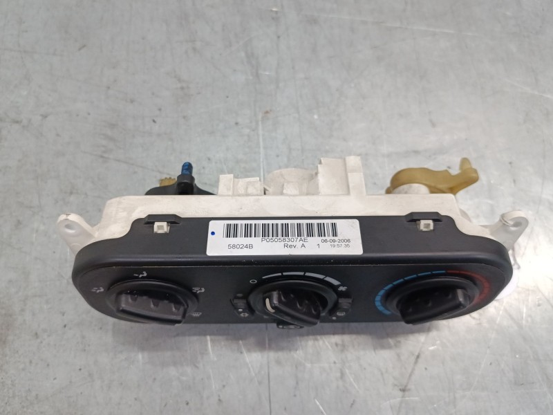 Recambio de mando calefaccion / a/a para dodge caliber 2.0 crd referencia OEM IAM P05058307AE  