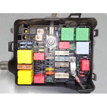 CAJA RELES / FUSIBLES 