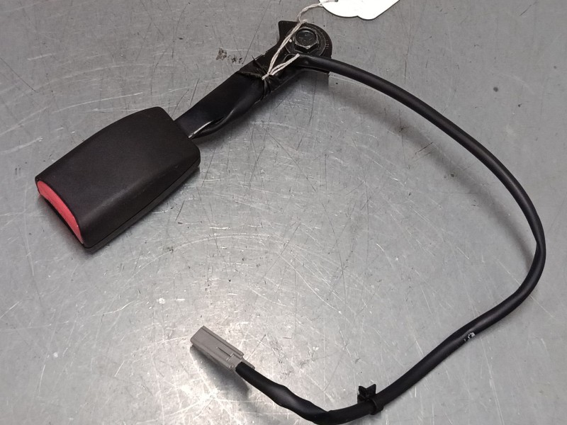 Recambio de anclaje cinturon delantero derecho para mazda 5 (cr) 1.8 (cr19) referencia OEM IAM   