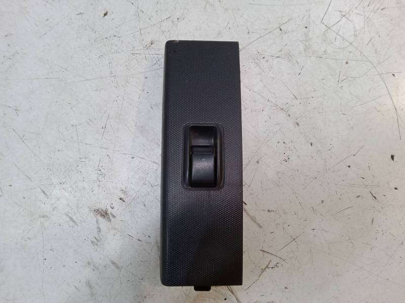 MANDO ELEVALUNAS DELANTERO DERECHO 848200F03000 