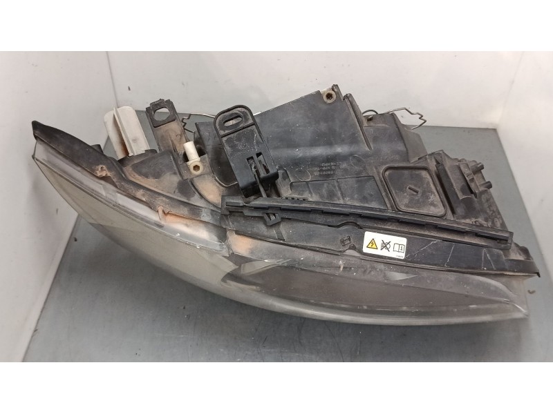 Recambio de faro derecho xenon para bmw 1 (f20) 116 d referencia OEM IAM 6311717029204  