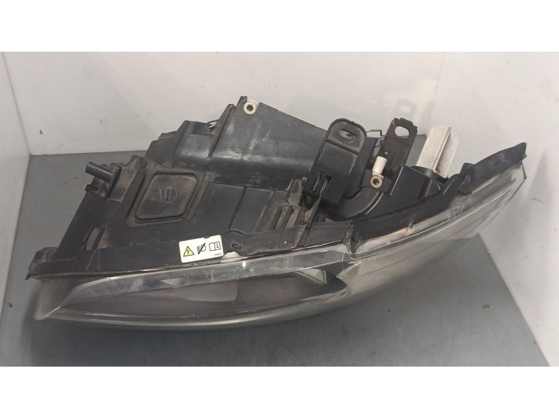 Recambio de faro izquierdo xenon para bmw 1 (f20) 116 d referencia OEM IAM 718128906  