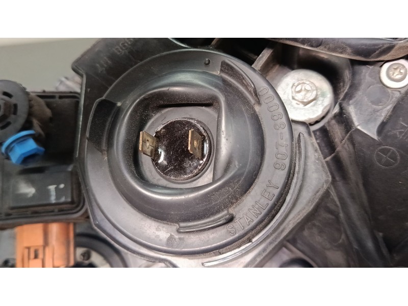 Recambio de faro izquierdo para mazda 5 (cr) 1.8 (cr19) referencia OEM IAM C23551040  