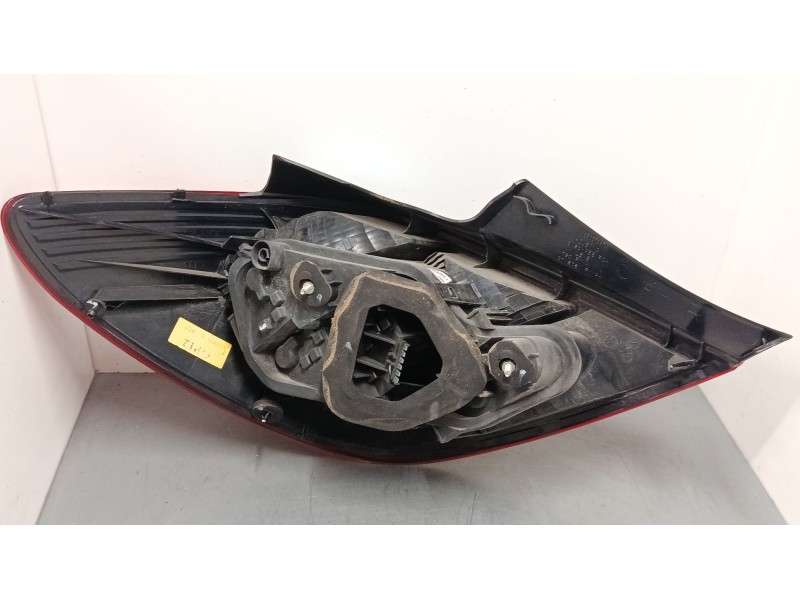 Recambio de piloto trasero derecho para opel corsa d (s07) 1.2 (l08, l68) referencia OEM IAM 13188046  
