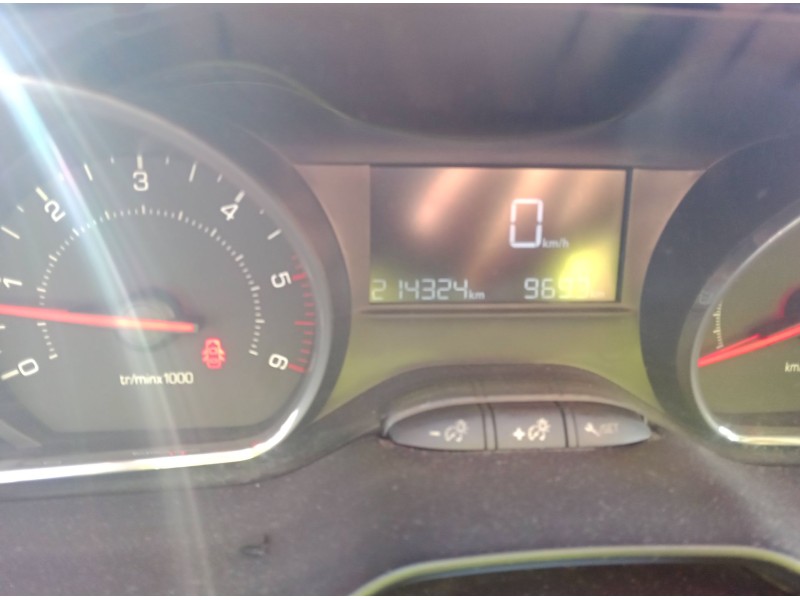 peugeot 208 i (ca_, cc_) del año 2013