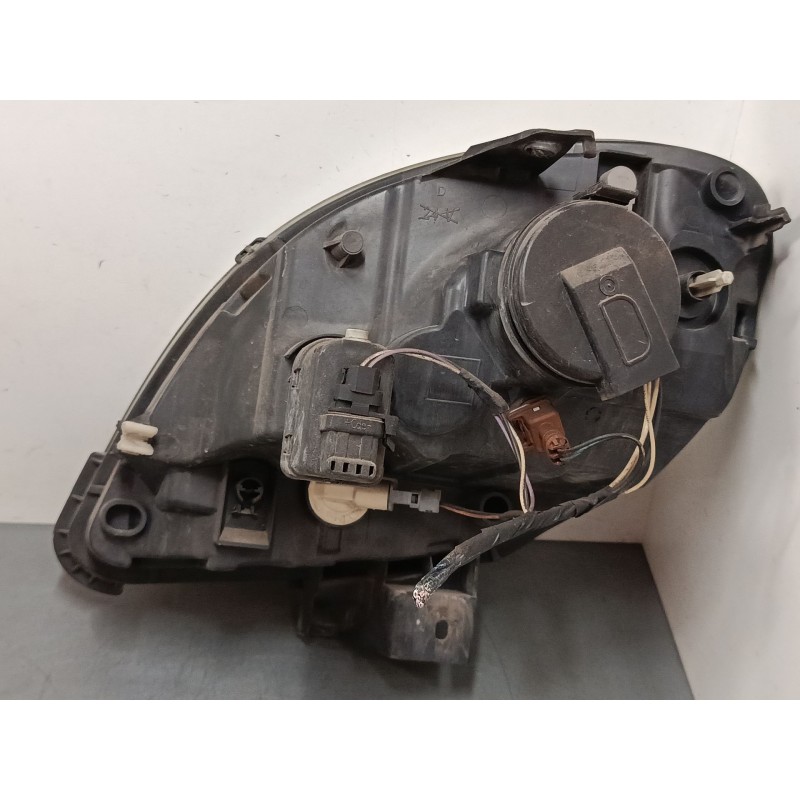 Recambio de faro derecho para renault kangoo express (fc0/1_) 1.2 16v (fc05, fc0w, fc1d, fc1p, fc1k, fc0t) referencia OEM IAM 82