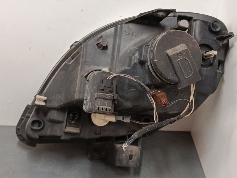 Recambio de faro derecho para renault kangoo express (fc0/1_) 1.2 16v (fc05, fc0w, fc1d, fc1p, fc1k, fc0t) referencia OEM IAM 82