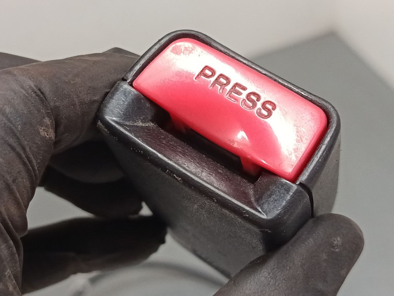 Recambio de anclaje cinturon delantero izquierdo para mazda 5 (cr) 1.8 (cr19) referencia OEM IAM   