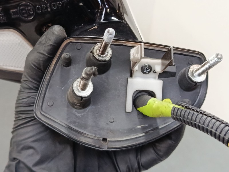 Recambio de retrovisor electrico izquierdo abatible para lexus is ii (_e2_) 220d (ale20) referencia OEM IAM   