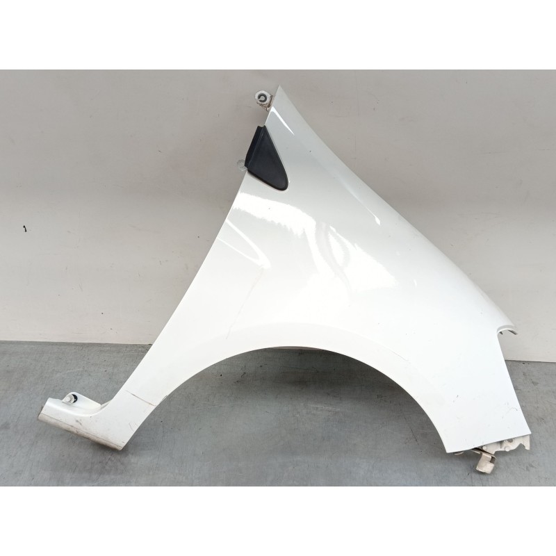 Recambio de aleta delantera derecha para renault clio iii (br0/1, cr0/1) 1.2 16v (br02, br0j, br11, cr02, cr0j, cr11) referencia
