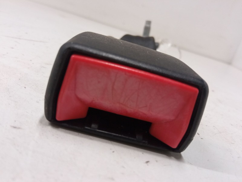 Recambio de anclaje cinturon trasero derecho para citroën c3 ii (sc_) 1.0 vti 68 referencia OEM IAM   