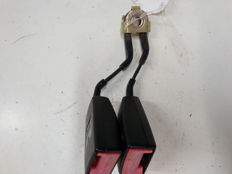 Recambio de anclaje cinturon trasero izquierdo para volkswagen golf iv (1j1) 1.4 16v referencia OEM IAM   