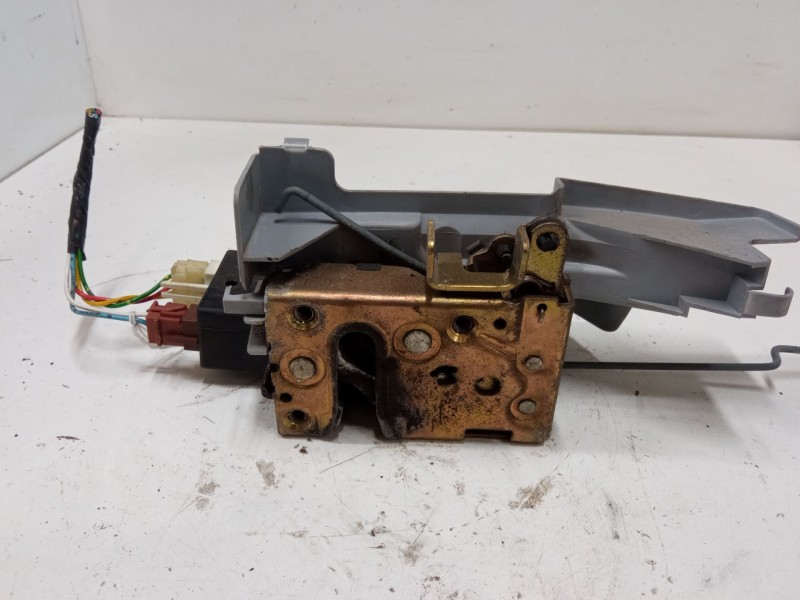 Recambio de cerradura puerta delantera izquierda para peugeot 106 ii (1a_, 1c_) 1.4 i referencia OEM IAM   