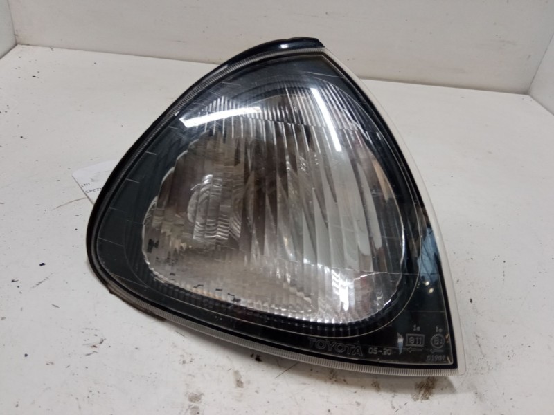 Recambio de intermitente delantero derecho para toyota avensis (_t22_) 2.0 (st220_) referencia OEM IAM   
