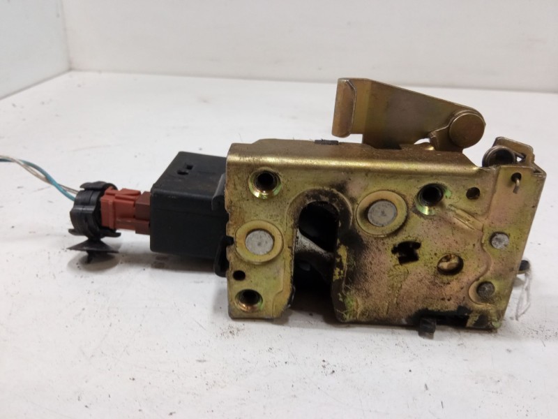 Recambio de cerradura puerta trasera izquierda para peugeot 106 ii (1a_, 1c_) 1.4 i referencia OEM IAM   