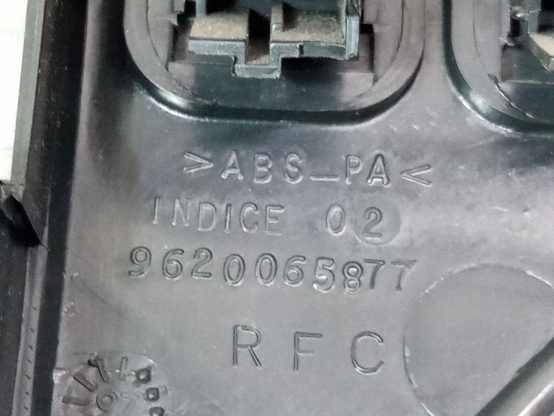 Recambio de consola central para peugeot 106 ii (1a_, 1c_) 1.4 i referencia OEM IAM   
