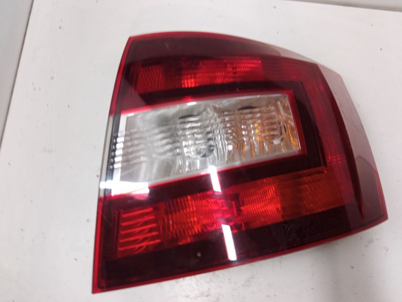 Recambio de piloto trasero derecho para skoda rapid spaceback (nh1) 1.0 tsi referencia OEM IAM   