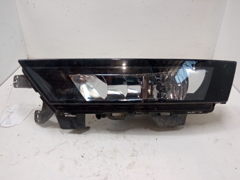 Recambio de faro antiniebla izquierdo para skoda rapid spaceback (nh1) 1.0 tsi referencia OEM IAM   