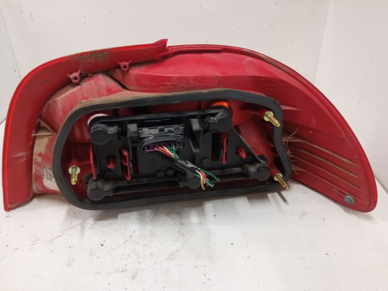 Recambio de piloto trasero izquierdo para toyota avensis (_t22_) 2.0 (st220_) referencia OEM IAM   