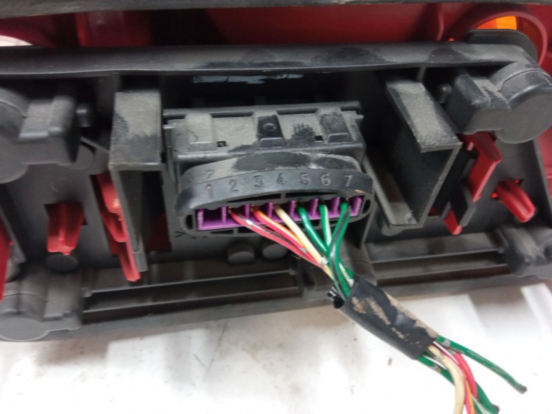 Recambio de piloto trasero izquierdo para toyota avensis (_t22_) 2.0 (st220_) referencia OEM IAM   