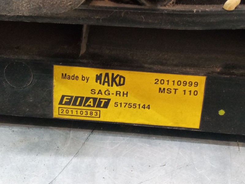 Recambio de piloto trasero derecho para fiat doblo monospace (119_, 223_) 1.9 jtd referencia OEM IAM   