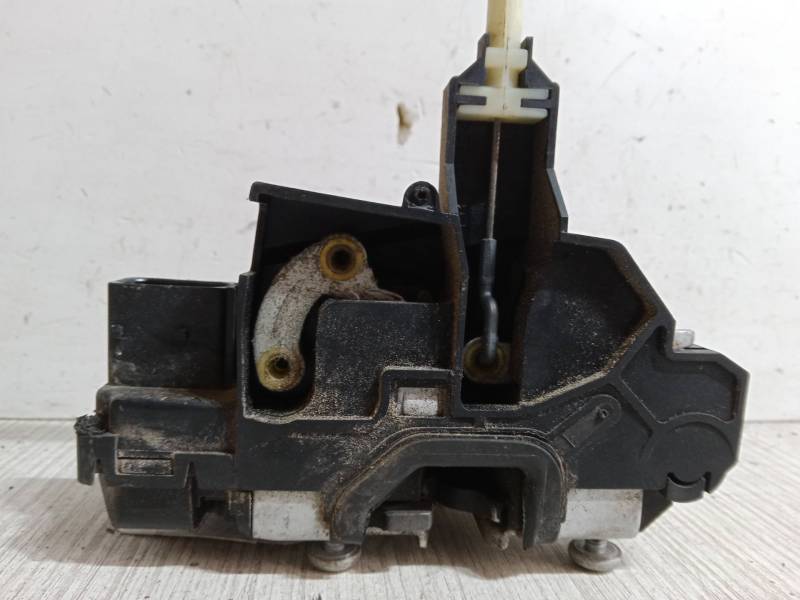 CERRADURA PUERTA DELANTERA IZQUIERDA 
