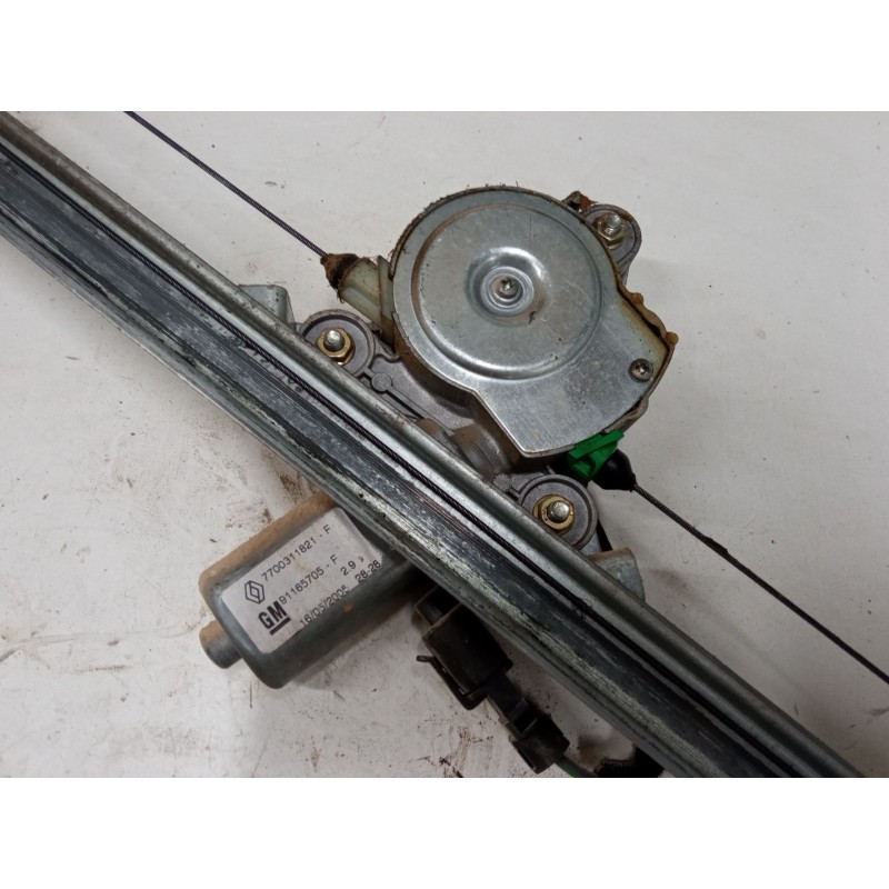 Recambio de elevalunas electrico delantero derecho para nissan primastar furgoneta (x83) 1.9 dci 100 referencia OEM IAM 91165705