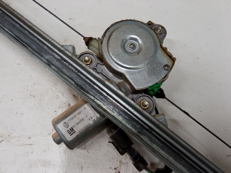 Recambio de elevalunas electrico delantero derecho para nissan primastar furgoneta (x83) 1.9 dci 100 referencia OEM IAM 91165705