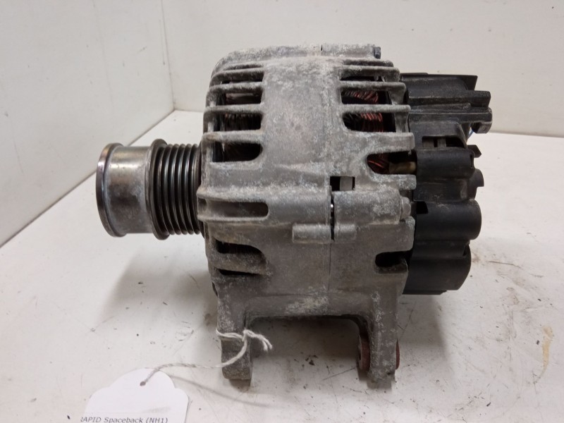 Recambio de alternador para skoda rapid spaceback (nh1) 1.0 tsi referencia OEM IAM 04E903015  