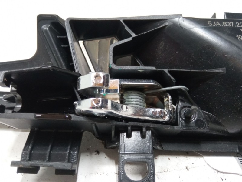 Recambio de maneta interior puerta trasera derecha para skoda rapid spaceback (nh1) 1.0 tsi referencia OEM IAM 5JA837222  