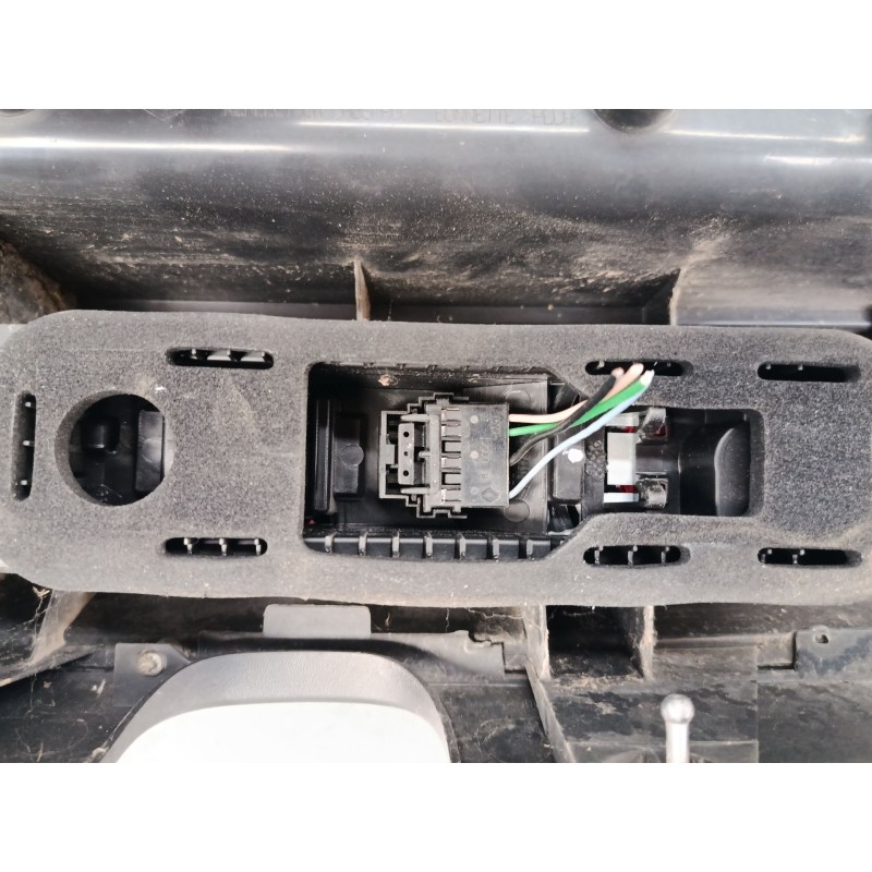 Recambio de piloto trasero izquierdo para renault trafic ii furgoneta (fl) 1.9 dci 100 (fl0c) referencia OEM IAM   